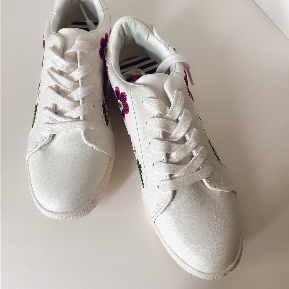 Betsey Johnson Mayas Women’s Shoes White Size 7.5